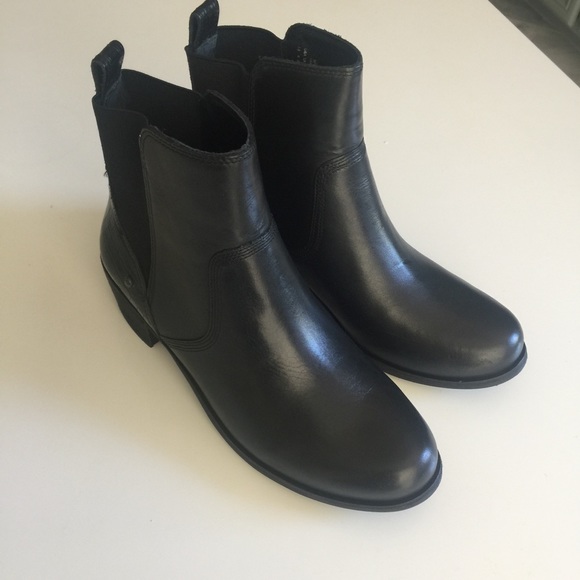 UGG Woman's Leather Ankle Boots - Picture 2 of 7